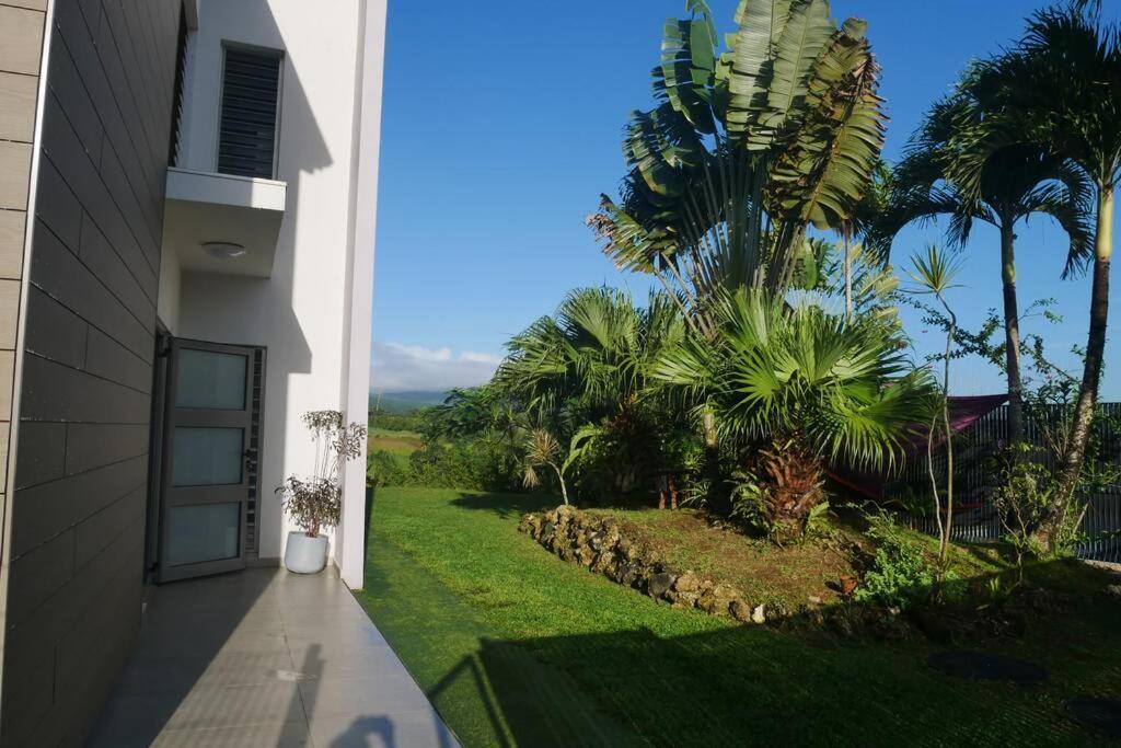 Villa Kumquat Avec Piscine Et Vue Sur Les Montagnes Petit-Bourg Ngoại thất bức ảnh
