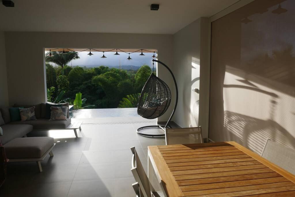 Villa Kumquat Avec Piscine Et Vue Sur Les Montagnes Petit-Bourg Ngoại thất bức ảnh