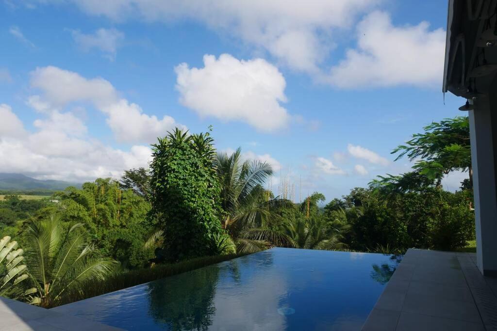 Villa Kumquat Avec Piscine Et Vue Sur Les Montagnes Petit-Bourg Ngoại thất bức ảnh